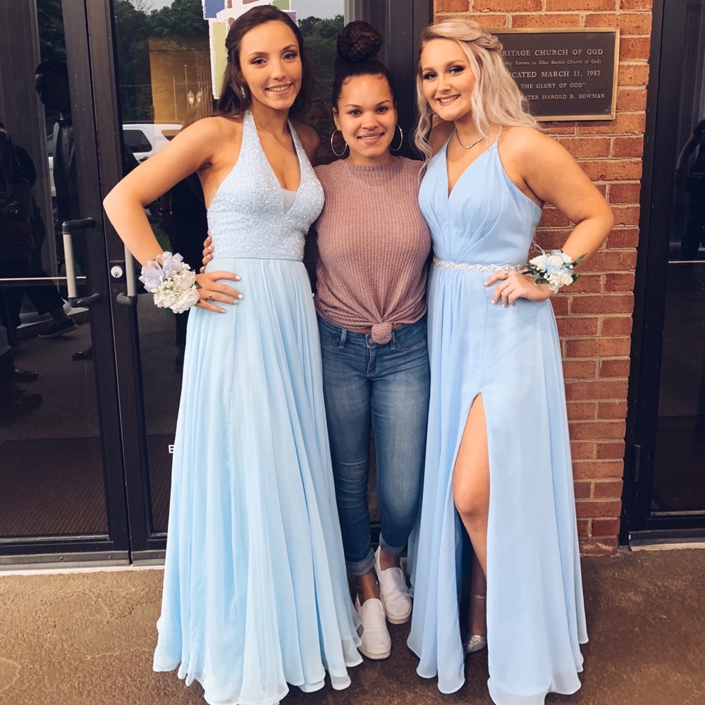 Selling my prom dress from 2019! Size 4 but adjustments were made.